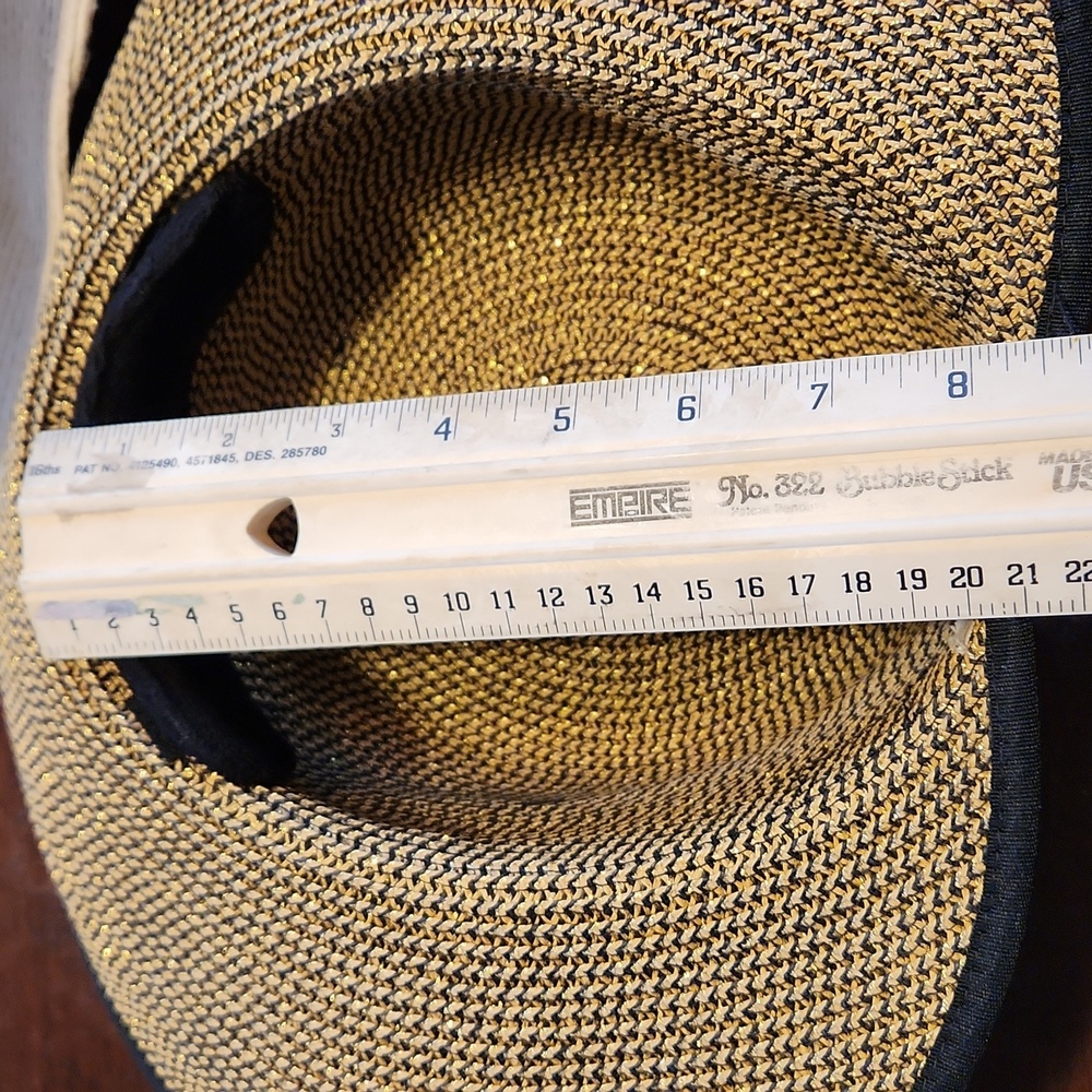 Woman's pattern hat - Picture 7 of 7